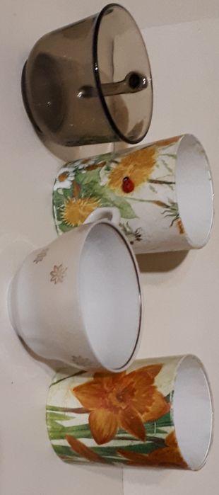 Бокалы, стаканы,кружки, тарелки и т.д. разное кухонное.