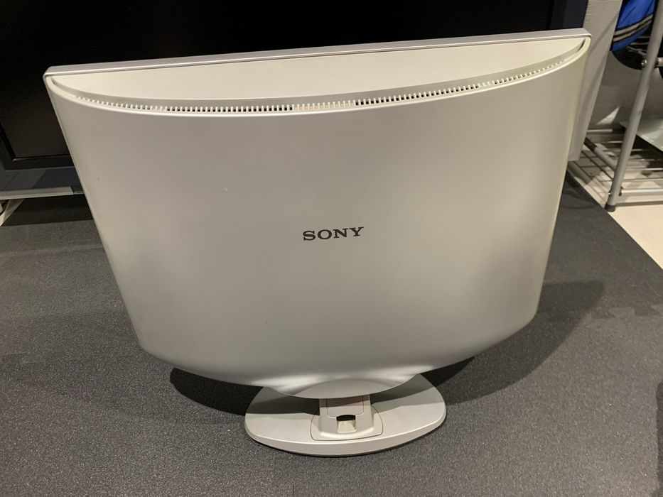 Televisao Sony tamanho pequeno