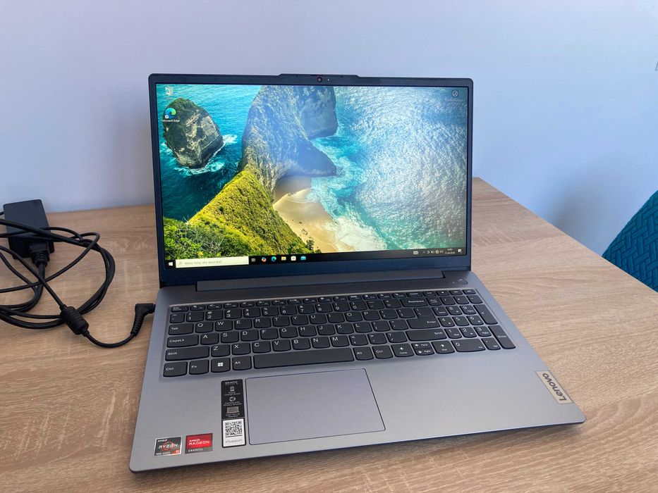 Laptop Lenovo IdeaPad Slim 3 / 15,6" / 16GB / 512GB / Ryzen / SSD