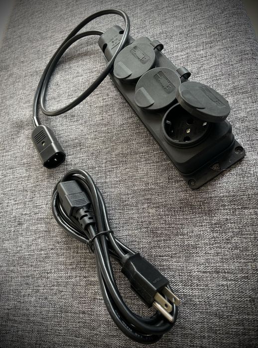 Przejściówka adapter sieciowy USA/UK/UE/Australia 110/230V