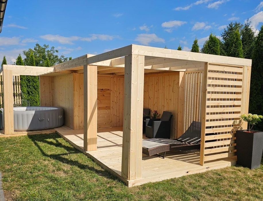 Domek ogrodowy a altaną i pergolami