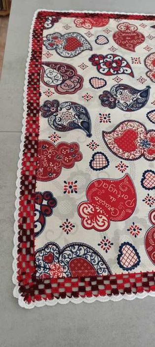 Toalha de Mesa Típica Portuguesa – Corações de Viana