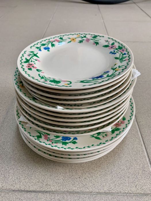 Serviço de pratos + prato decorativo pintado à mão