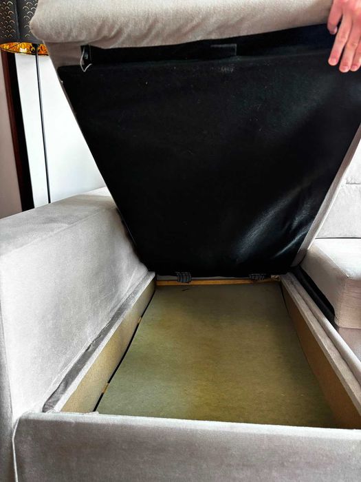 Sofá com chaise longue e arrumação