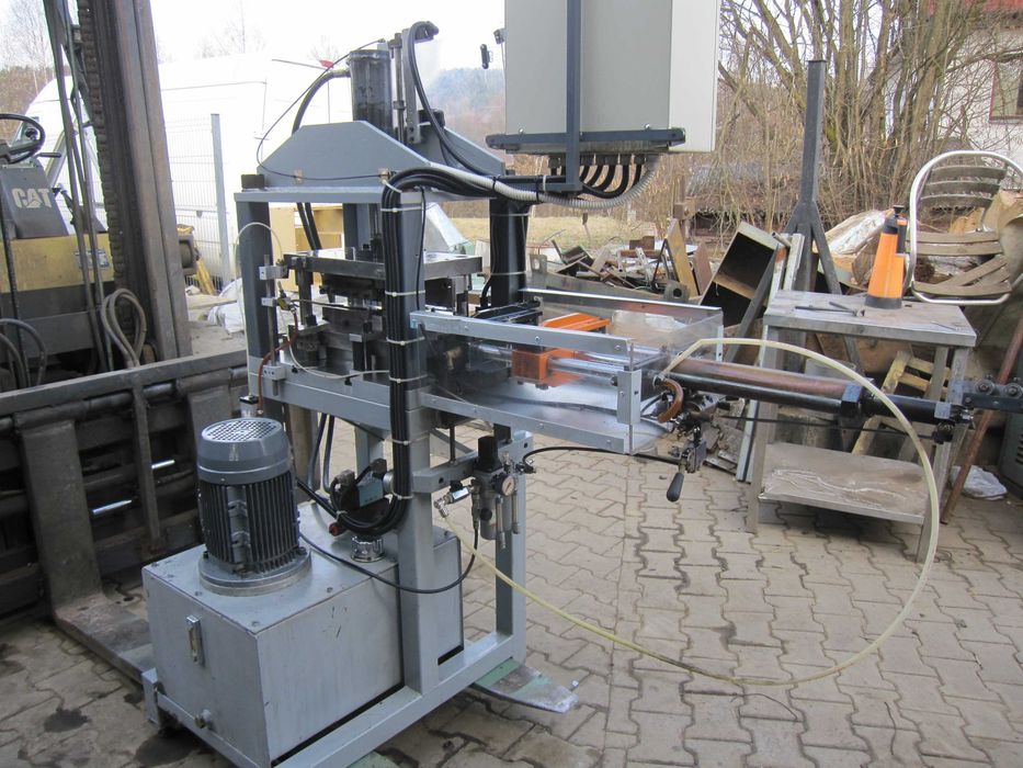 Prasa hydrauliczna wykrawarka posuw