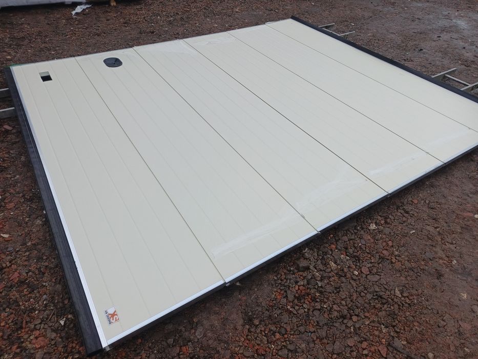 Brama garażowa segmentowa przemysłowa panelowa jak nowa 305x355