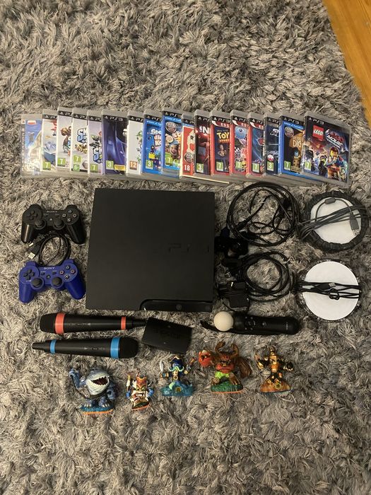 Playstation 3 + 17 gier + pady + alcesoria (Move/Skylanders/Singstar)