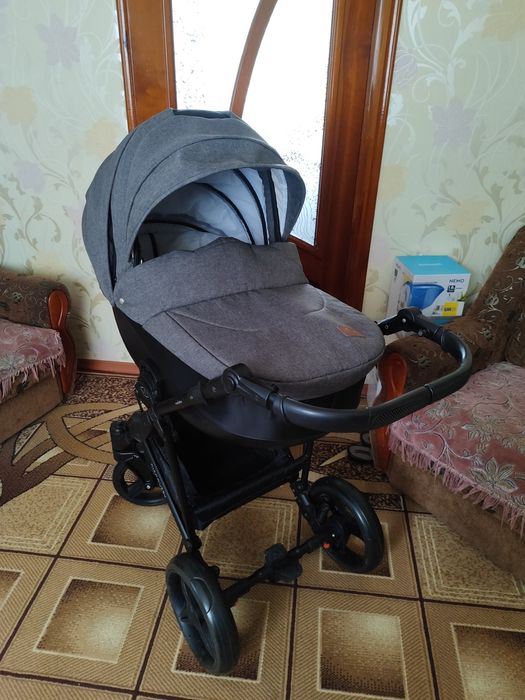 Коляска 2 в 1 в гарному стані