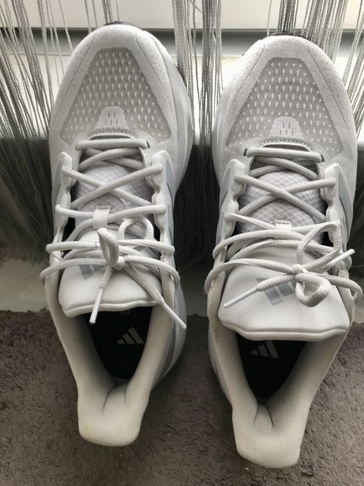 Кросівки Adidas 43 білі.