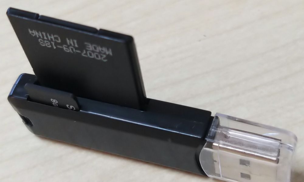 USB Flash Drive for 2 SD Cards64751690251778120