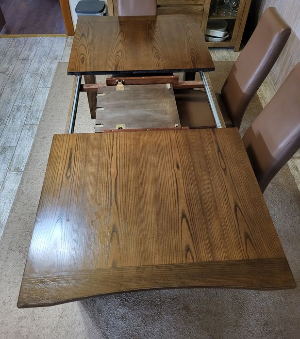 Обідній стіл з стільцями