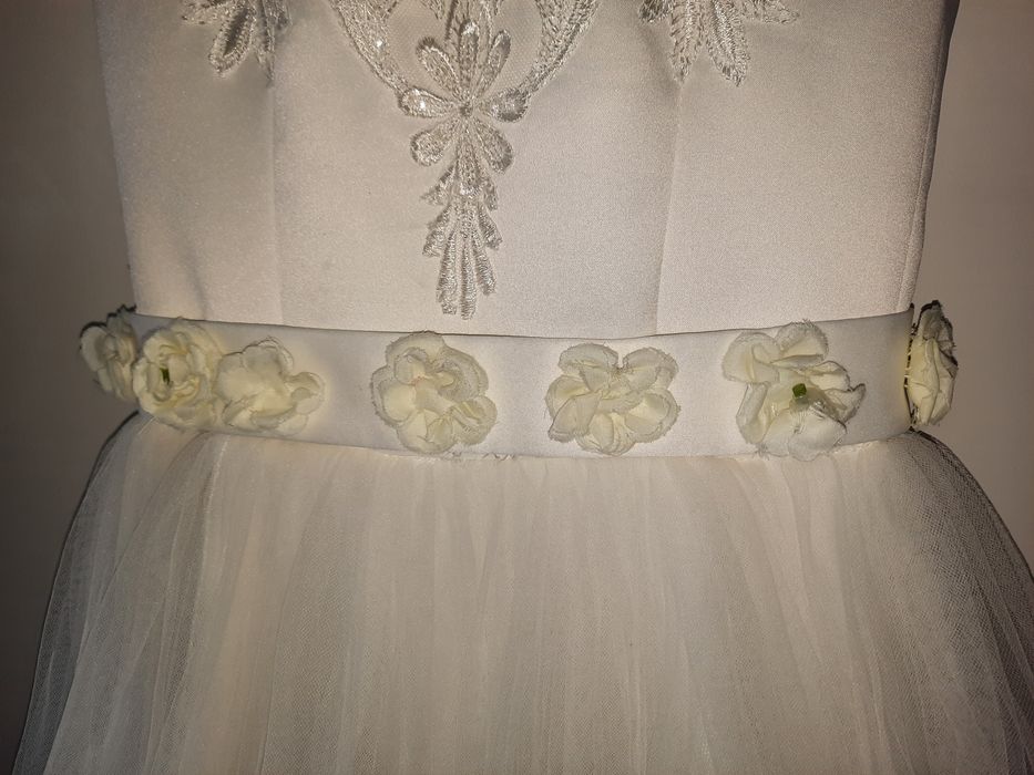 Elegancka sukienka r.116/122 ecru