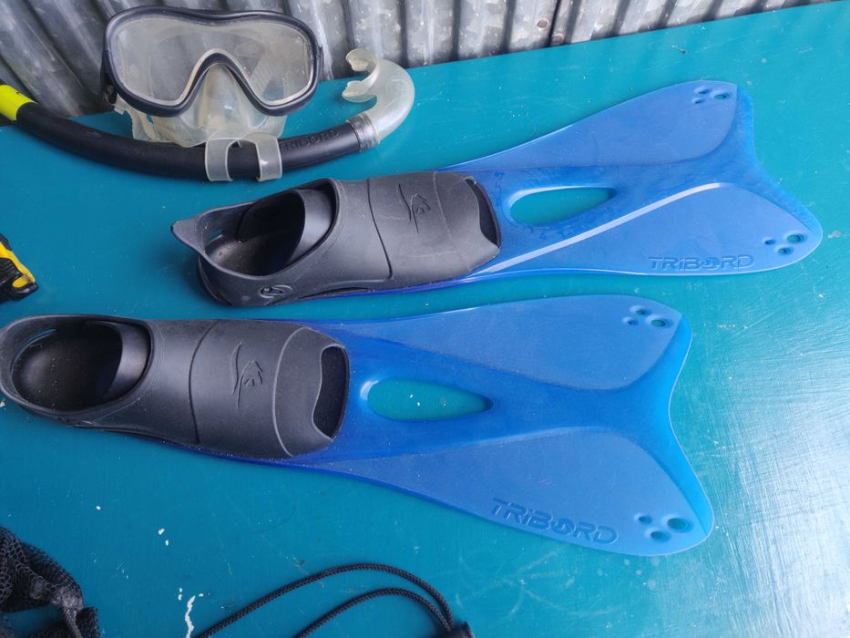 conjunto barbatanas e oculos