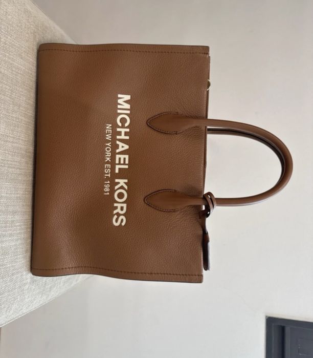 Mala Michael Kors em pele castanha