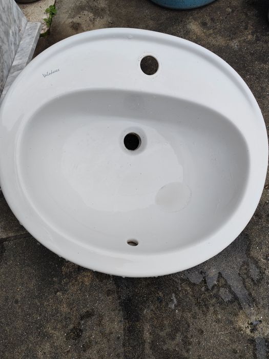 Lavatório  louça Valadares com pedra mármore de embutir