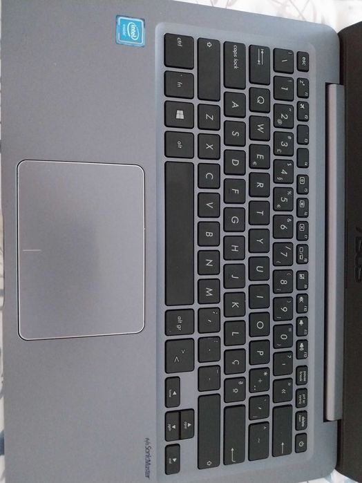 Portátil Asus em excelente estado