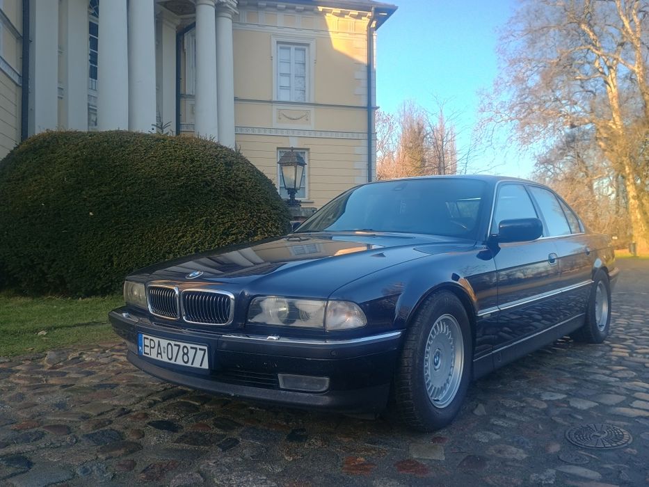 BMW 750   V12 e38