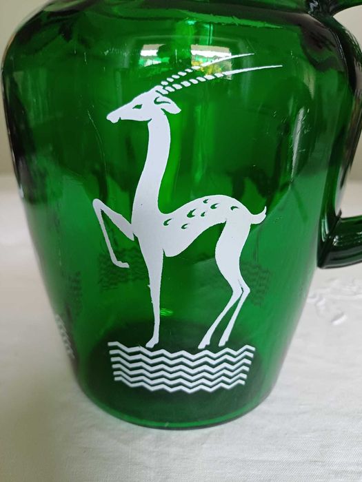 Jarra grande muito antiga, vinda de áfrica, de cor verde e com figura de animal