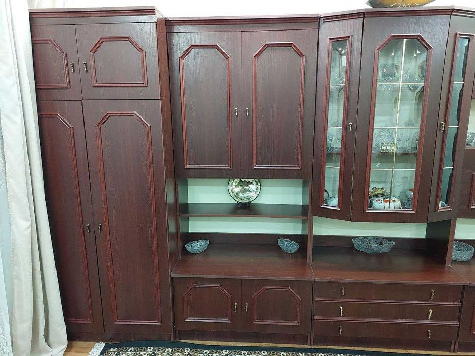 Стенка в комнату