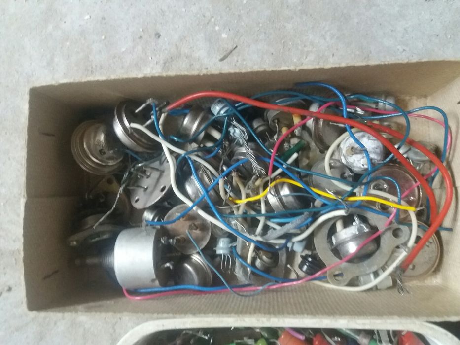 Радіодеталі/транзистори, мікросхемм: 30 грн. - Аксесуари й комплектуючі ...