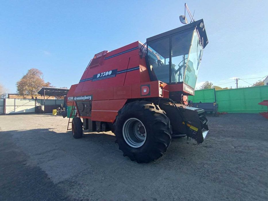 Комбайн Dronningborg D 7500 з гідроходом