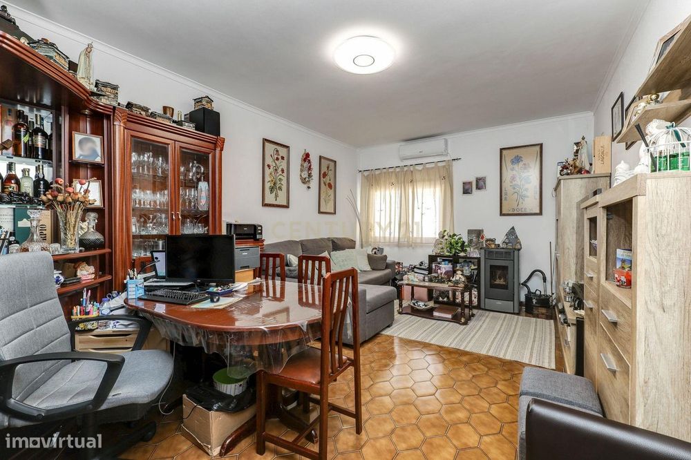 Apartamento T2 com 87 m² em excelente estado de conservação em Vale de