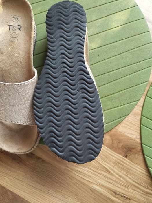 Nowe klapki rozm. 39