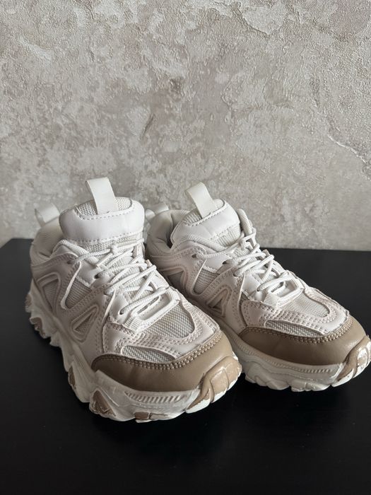 Кросівки дитячі для дівчинки, ідеальний стан