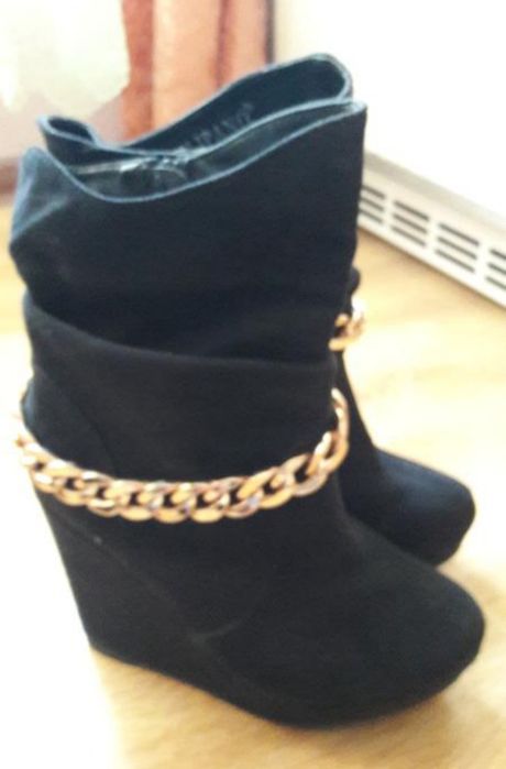 Полуботінки. Взувались мало