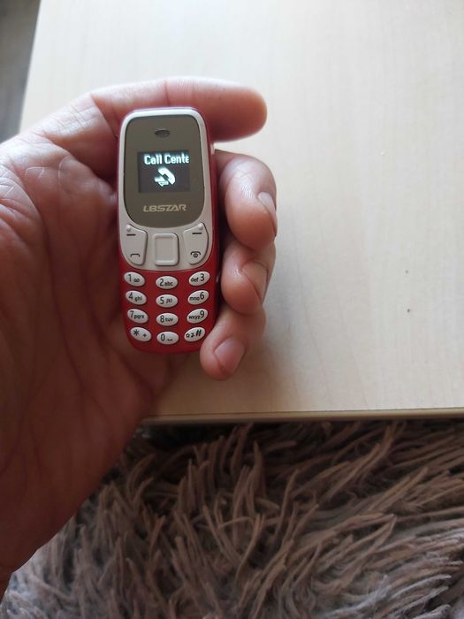 Bardzo malenki telefon L8 STAR