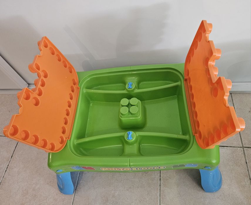 Mesa de atividades - Molto Blocks e blocos de construção