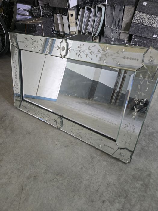 Espelho com rebordo trabalhado á mão