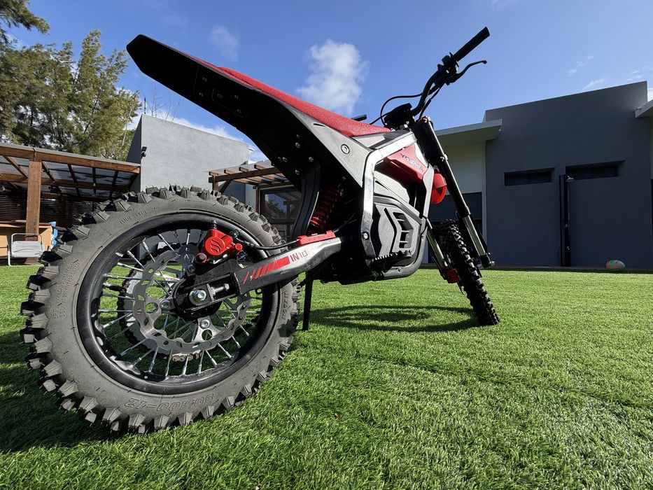 Mota eléctrica pit bike YOZMA IN 10 com apenas 14km