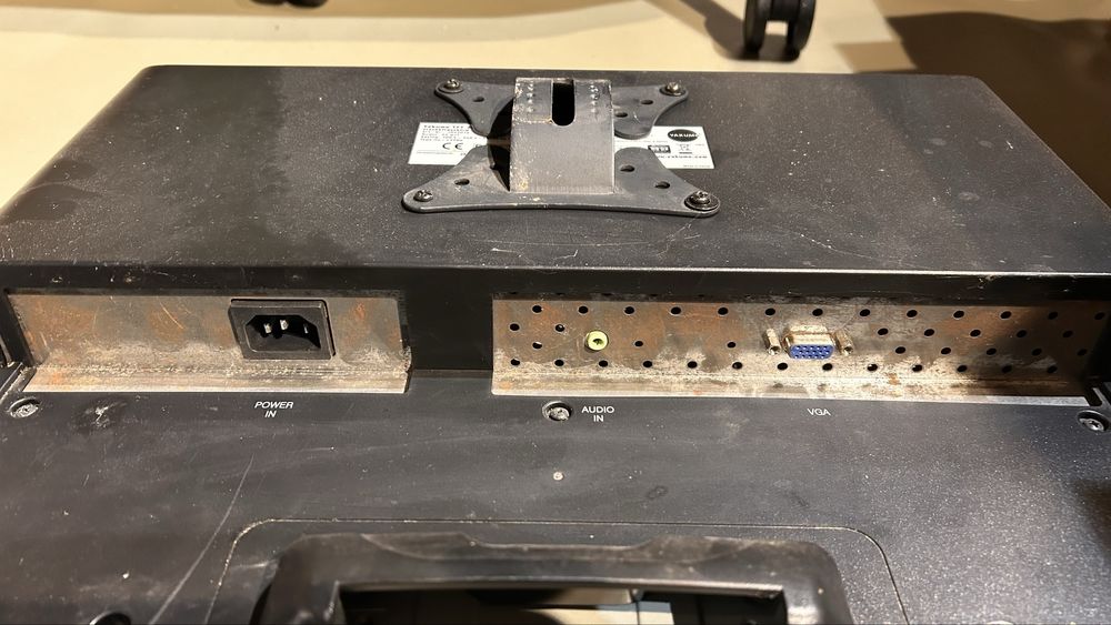 Yakumo 22" WJT Monitor – Excellent Condition64730228357891122