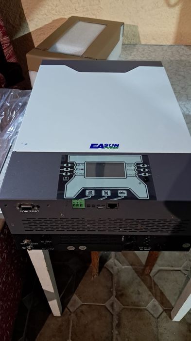 Гібридний інвертор EASUN 5000W