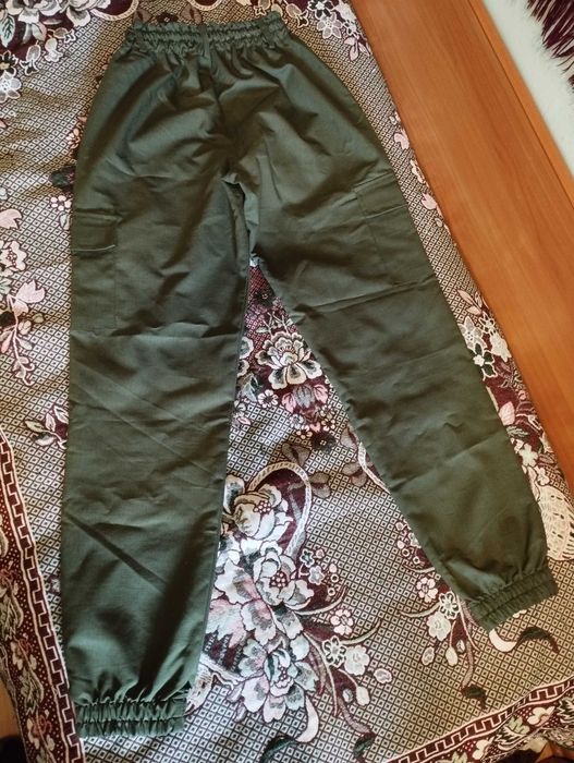 Штани завужені кольору хакі
