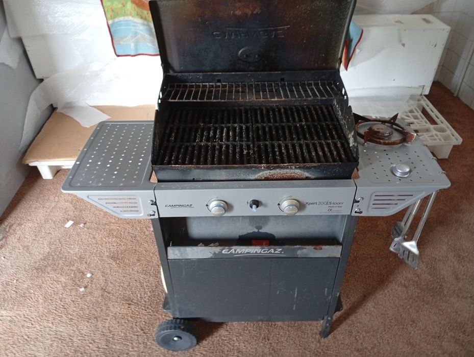 Barbecue a gaz com fogão de uma boca