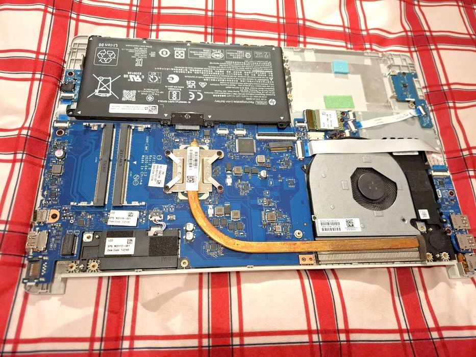 HP 250 G8  – Na części / Kadłubek + płyta procesor i5Core