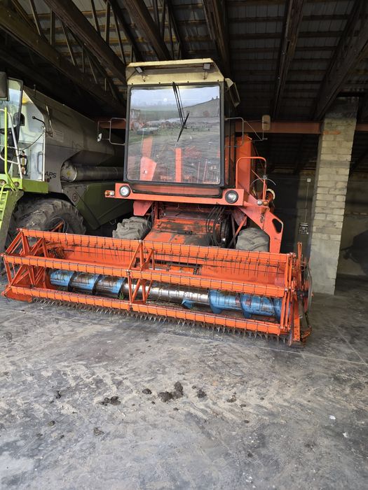 Kombajn Bizon Super Z056