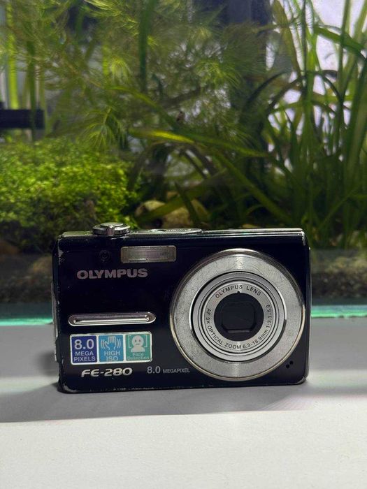 Olympus FE-280 8 MP CCD / ретро цифровий фотоапарат