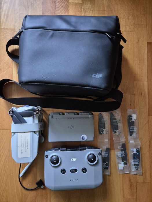 Dron DJI mini 2 Fly More combo