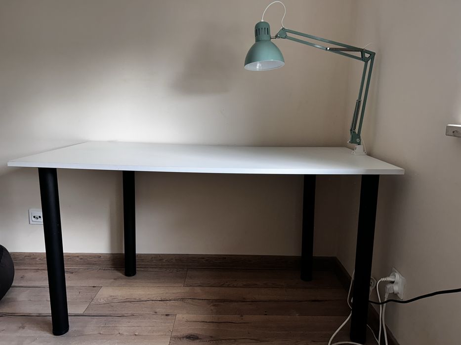 Sprzedam duże biurko, lampa gratis — Gniezno