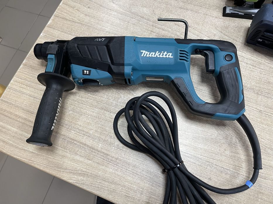 Makita HR2641 / перфоратор Макіта 800W 2.4J