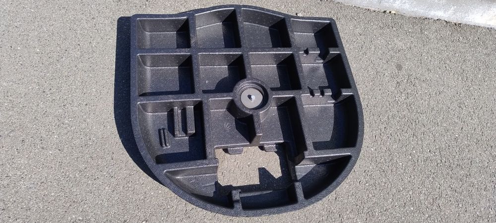 Продам піддон багажника FIAT 500X в ідеальному стані