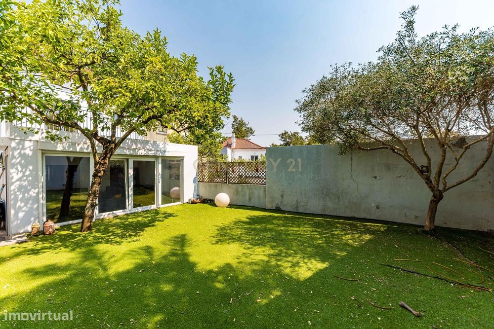 Moradia T2 Renovada com Jardim, Cave e Terraço | Viva o melhor de Belé