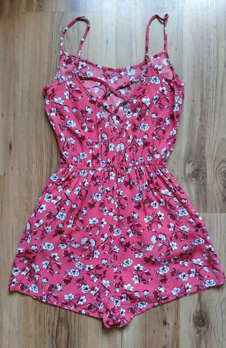 letni kombinezon h&m czerwony w kwiaty na ramiączkach 34 xs