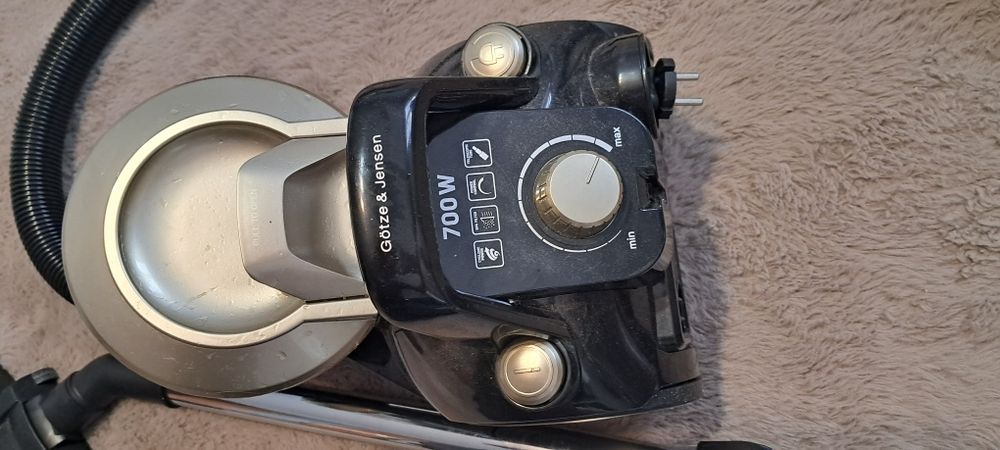 Odkurzacz bezworkowy götze jensen 700 W