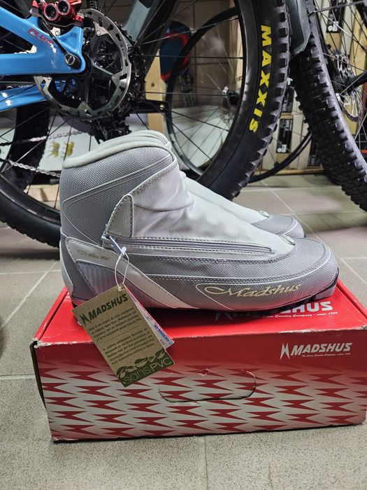 Buty do nart biegowych Madshus Amica 100W r. 42 NNN