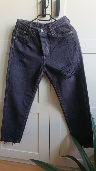 Spodnie jeansowe damskie marki Stradivarius DIY z dziurami