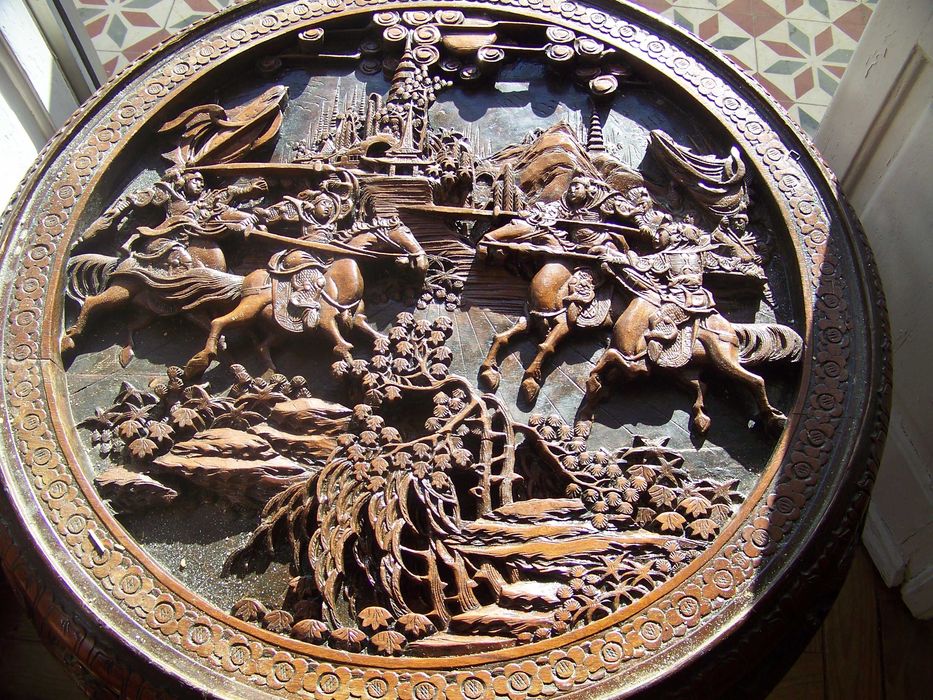 bar chinês + mesa e 3 bancos + arca em madeira talhada+ candeeiro